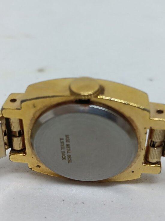 VINTAGE 1974 Timex Model 23 Women\'s 22mm Gold Tone Manual Wind Watch